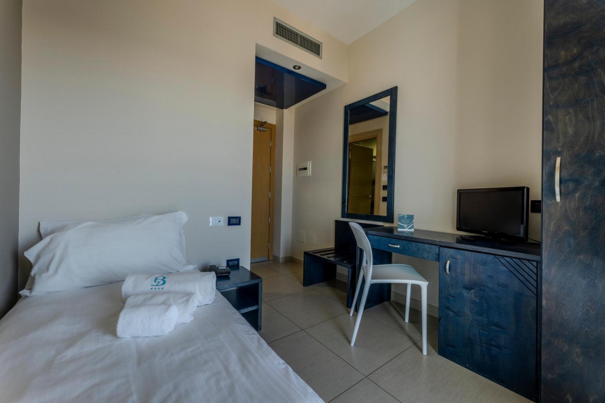 Hotel Belvedere توري ديل أورسو الغرفة الصورة